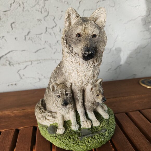 Realistic Mother Wolf & Cubs Figurine • Wildlife Sculpture • Rustic Cabin Decor - Picture 2 of 9